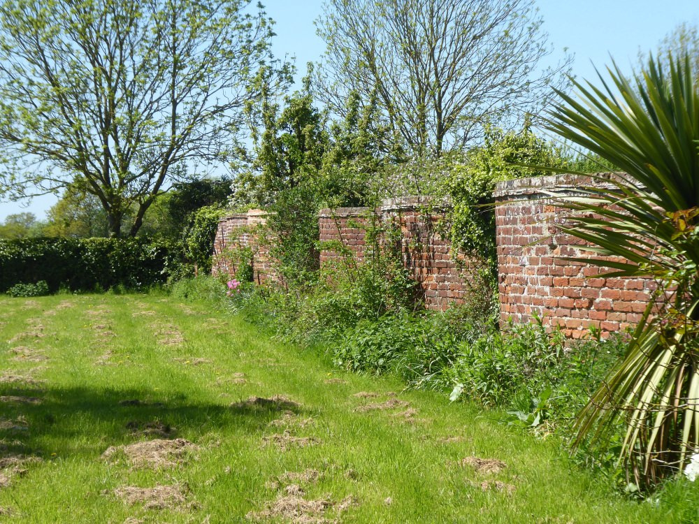 Crinkle-crankle wall
