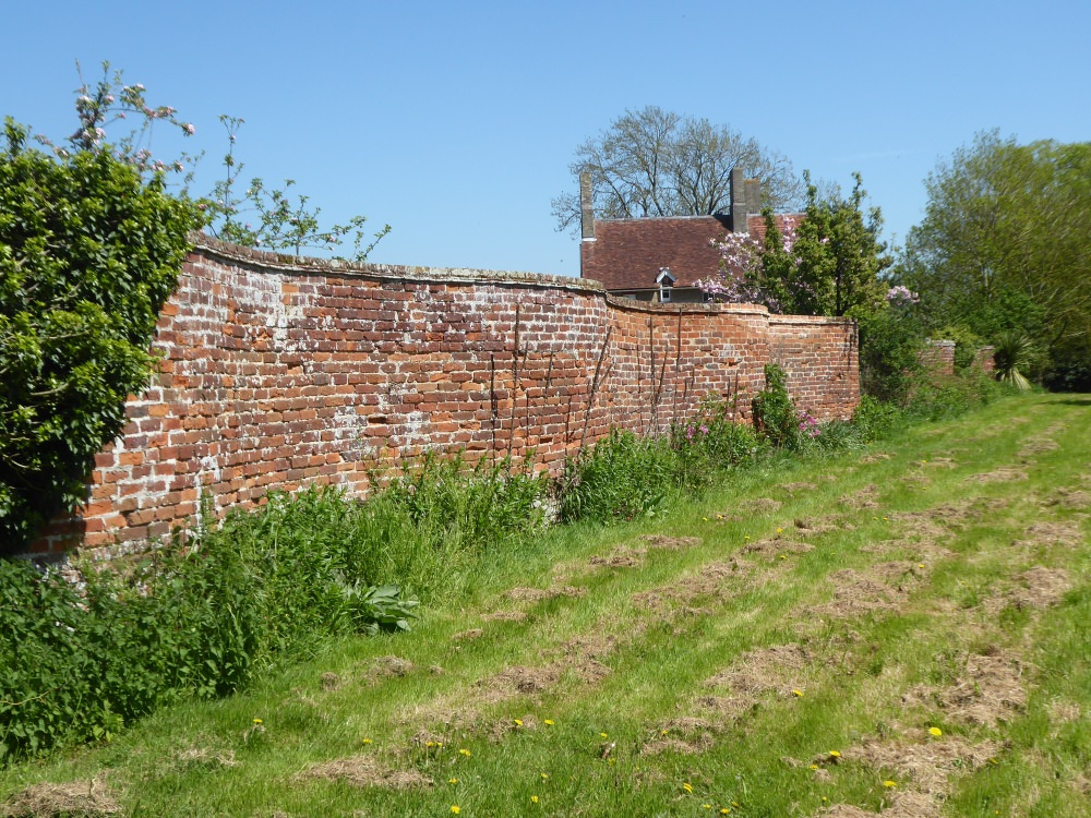 Crinkle-crankle wall