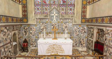 Photo of reredos